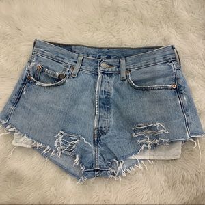 Cutest light wash denim levi shorts